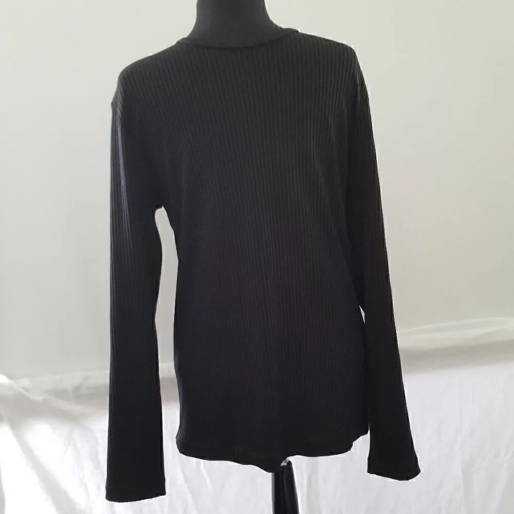 Reclaim black long sleeve pull over size large